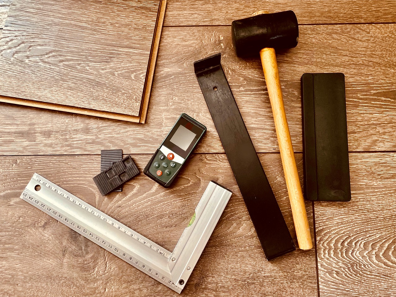 Laminat & Vinyl - Moderne Bodenbeläge für jeden Anspruch und jedes Budget - fachgerecht verlegt.