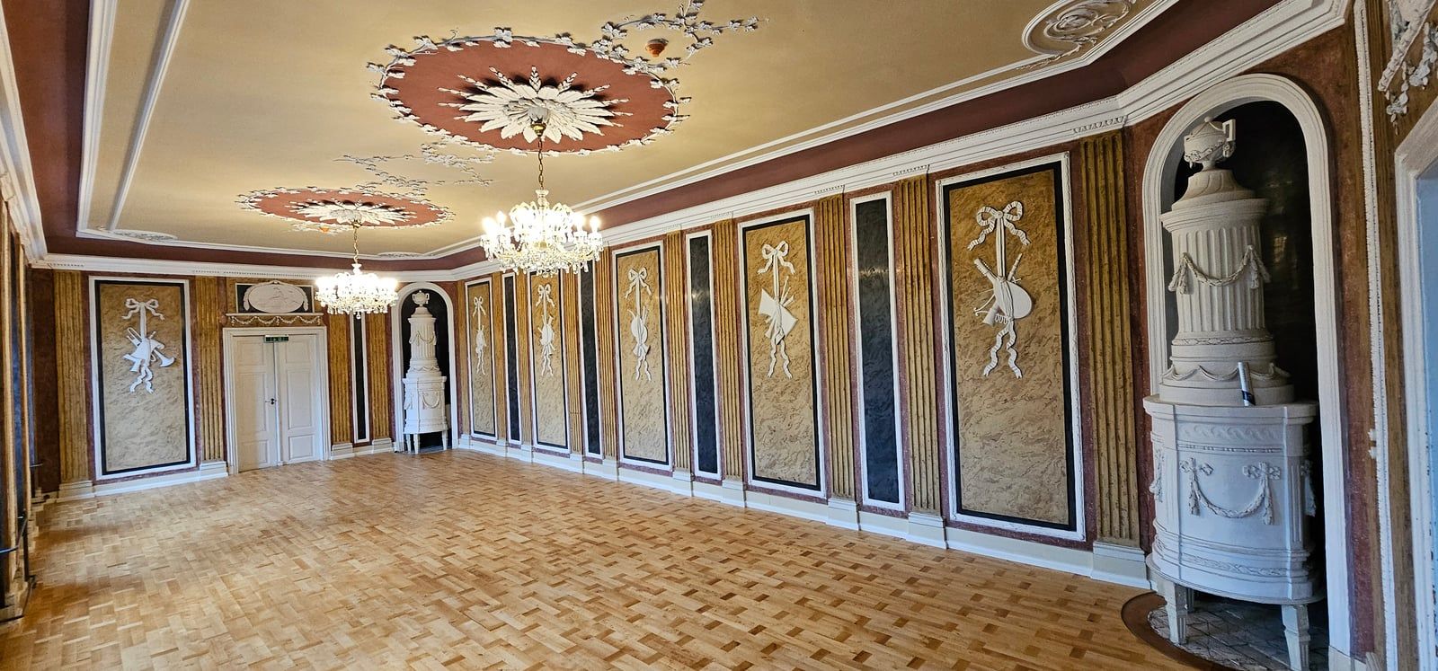 Weißer Saal Schloss Leubnitz